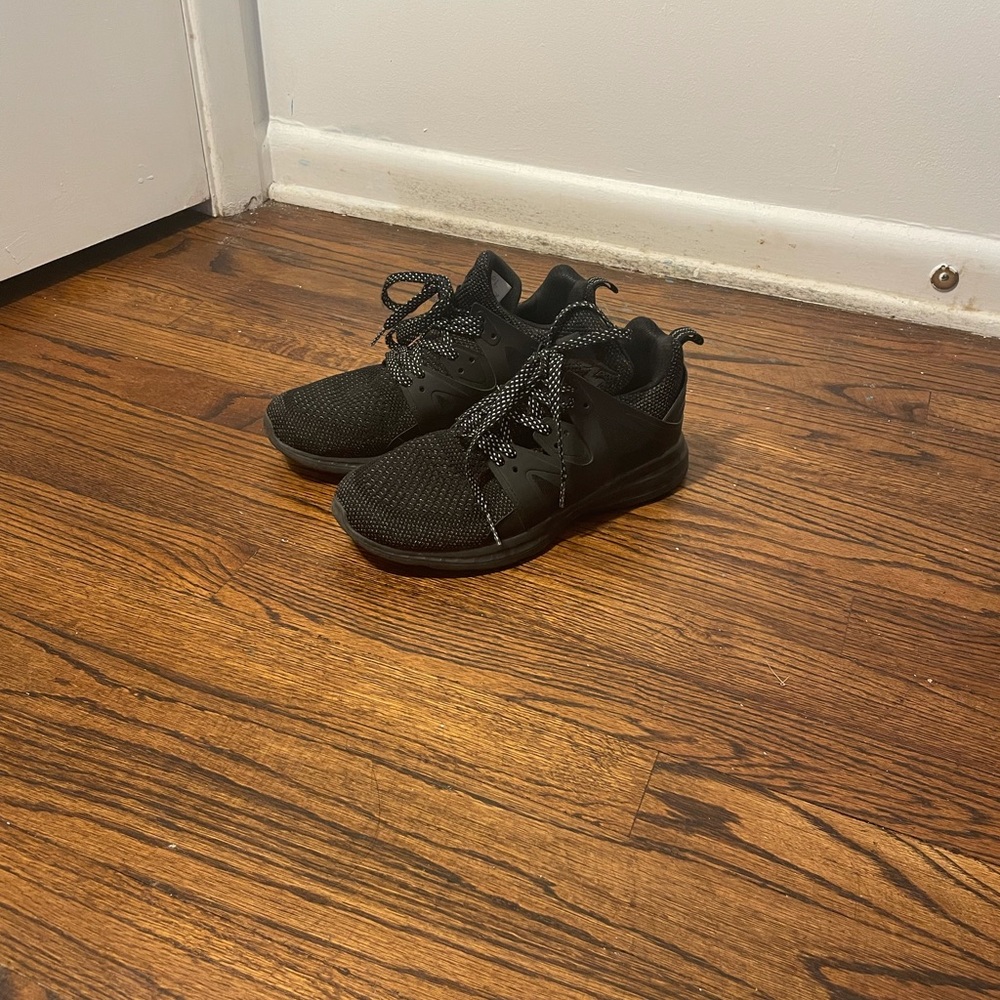 APL SHOES SIZE 8 1/2